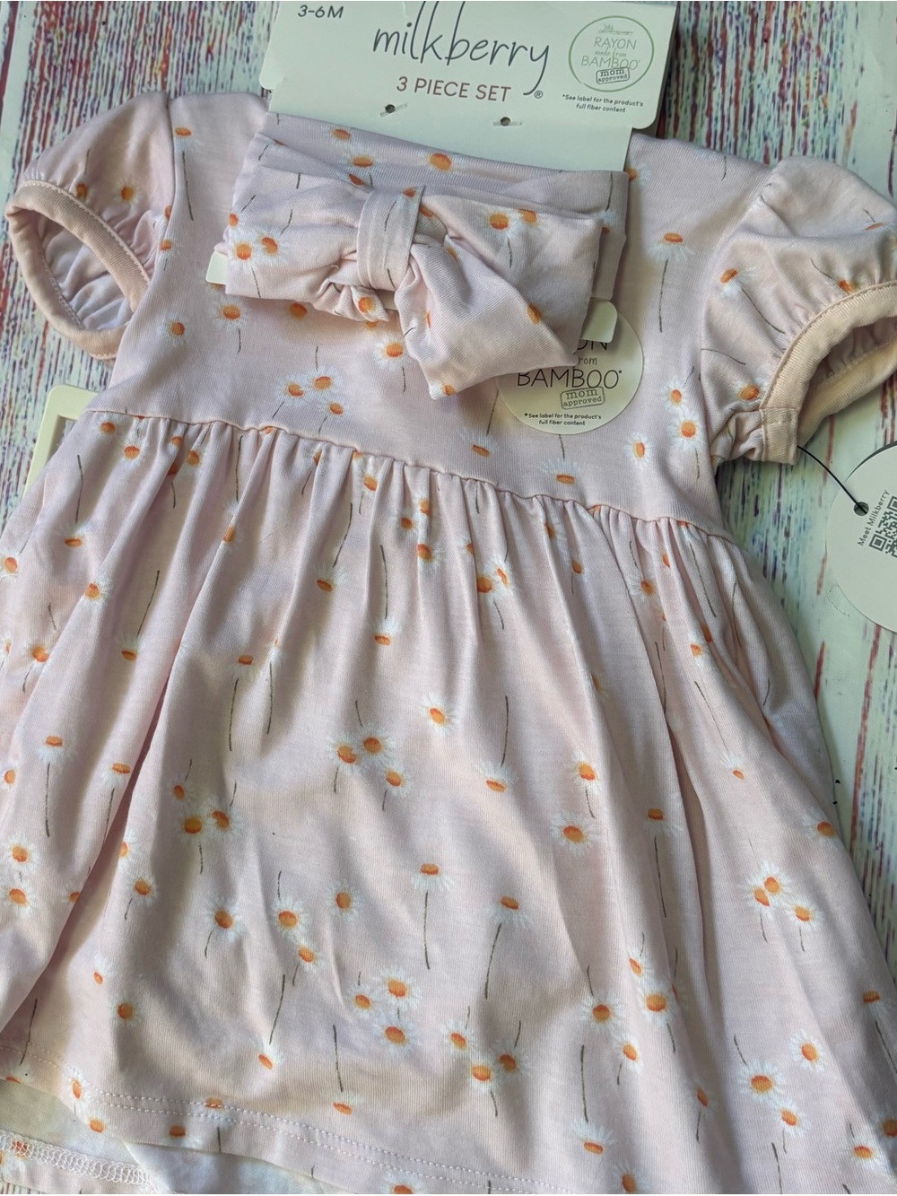 Milkberry 3 Piece Daisy Set of Rayon Bamboo. Size 3-6 Mos.